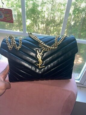 Preloved Cute fashion Black Chevron Quilted  Shoulder Bag with Gold Hardware